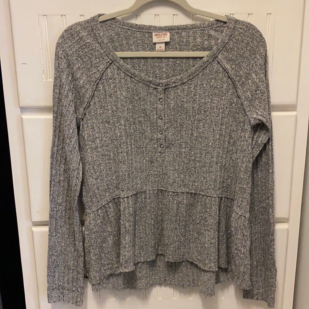 Grey Mossimo Long sleeve thin sweater.
